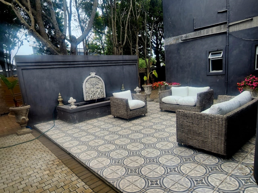 5 Bedroom Property for Sale in Linkside Western Cape